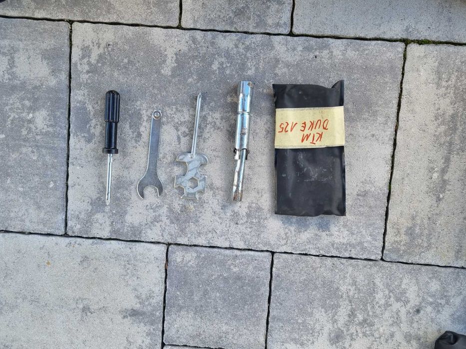 Klucze serwisowe KTM Duke 125  narzędzia