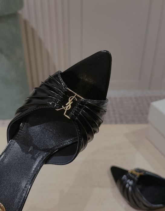 Saint Laurent klapki damskie skórzane na obcasie