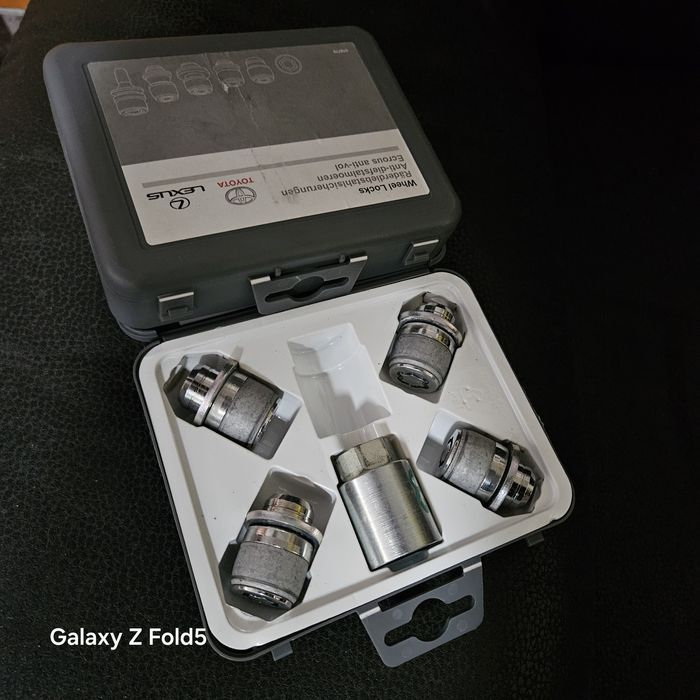 Nowe nakretki zabezpieczające Toyota CHR Yaris Corolla Auris Camry