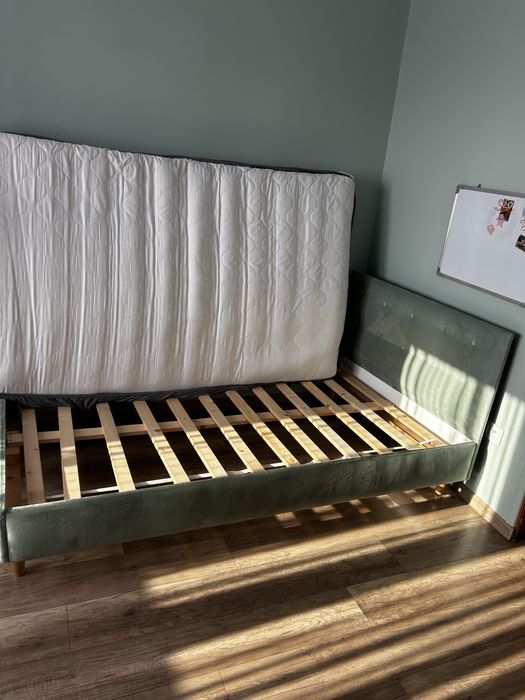 Lożko z materacem