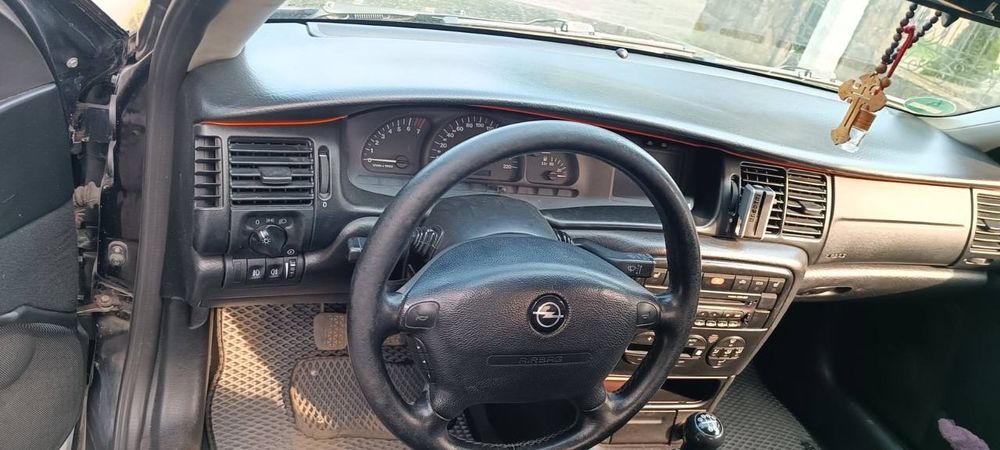 Opel vectra 1.8    2400$ + торг