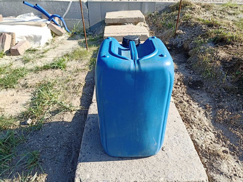 Kanister - baniak - pojemnik na wodę - 25l - czysty - stan bdb