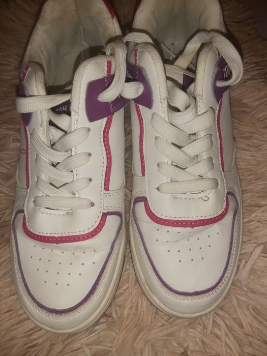 Adidasy dziewczęce.