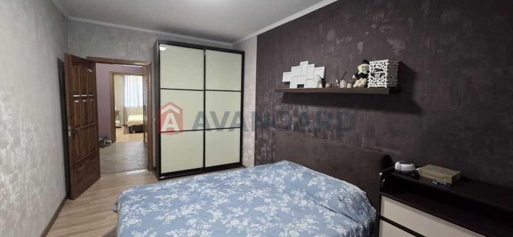 Продаж 3 кімнатної квартири у новому будинку, 2005 р.буд., кімнати окремі, кухня 10 кв.м.