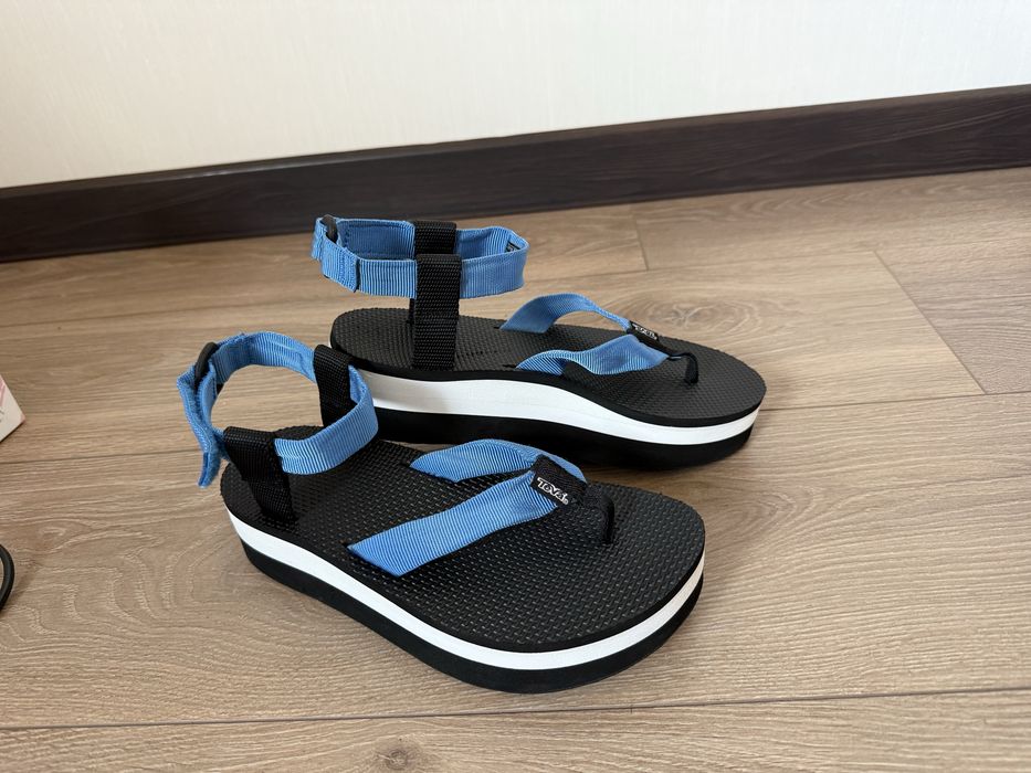 Босоніжки Tewa 38.5 розмір стан нових