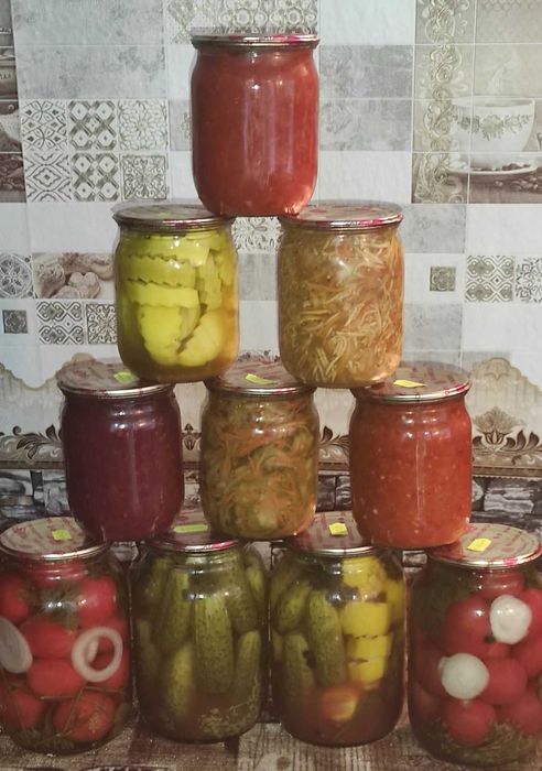 Різноманітна домашня консервація 2025 р (огірки, аджика, варення)