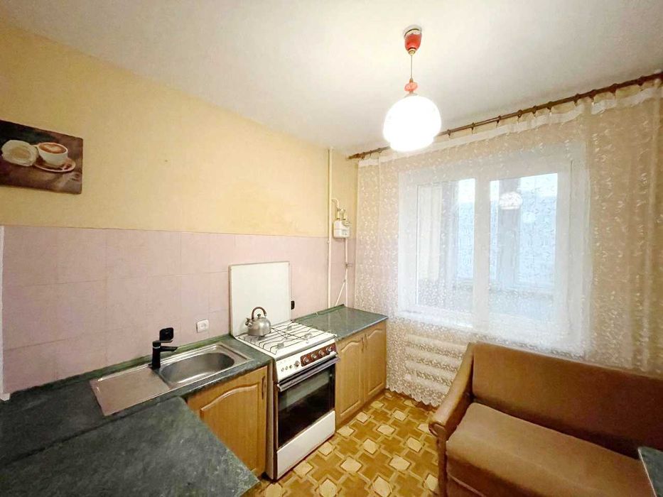 Продаж великогабаритної 1-кімнатної квартири на Океанівській.