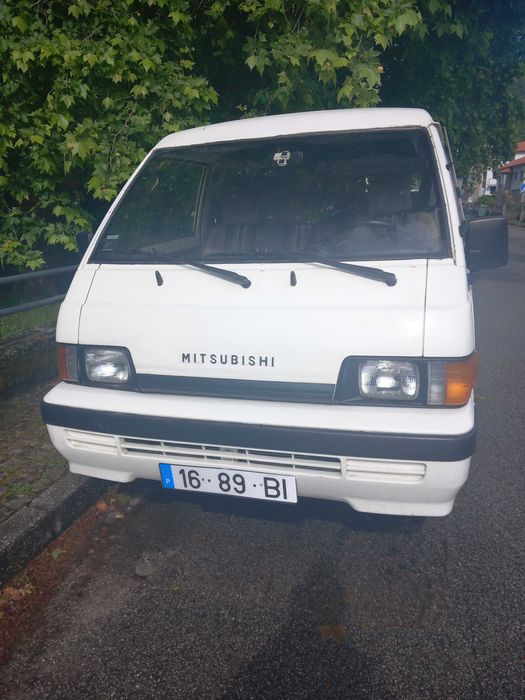 Mitsubishi L300 van