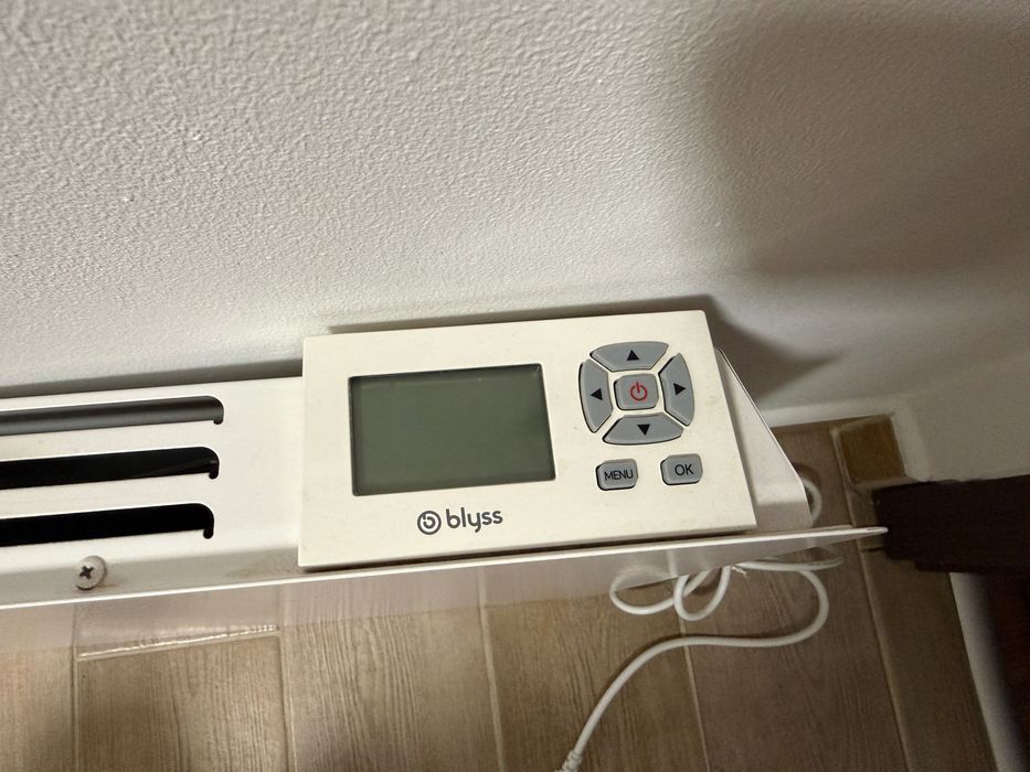 Dwa grzejniki elektryczne ścienne białe 1500W Blyss Saris