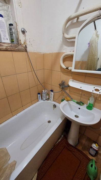 Продам 2-к квартиру в центре города возле парка Шевченко.