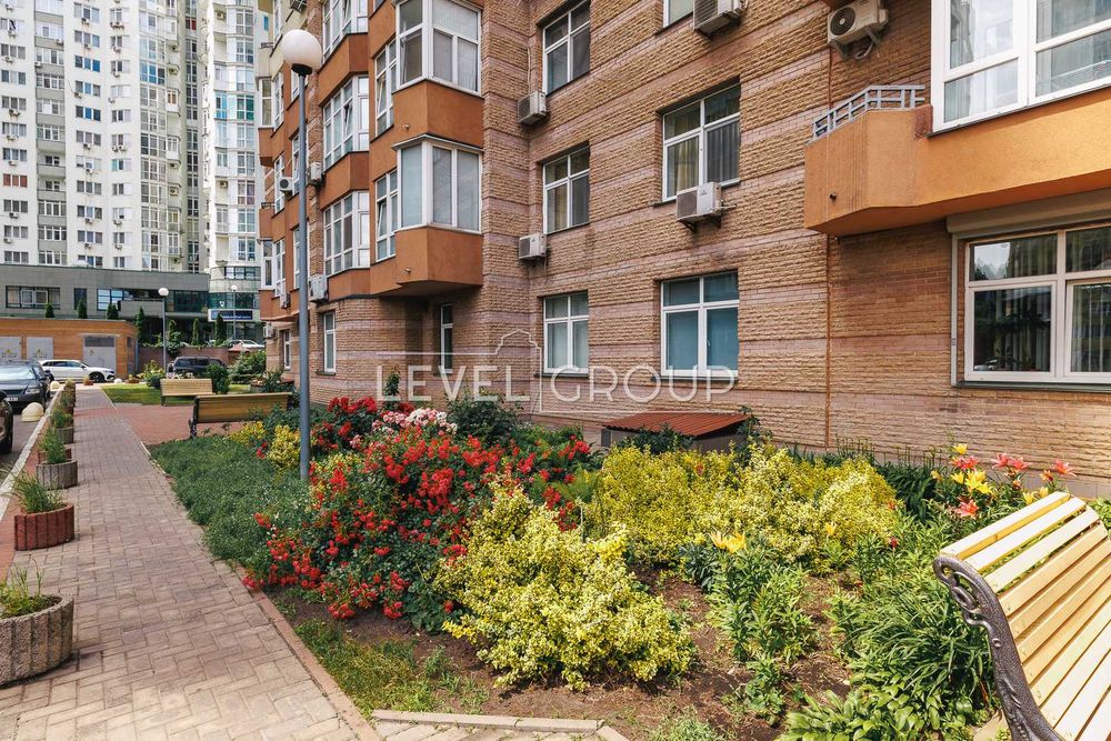 ЖК Пори року (Времена года) 3-к з якісним ремонтом