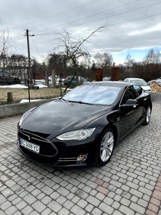 Tesla Model S 85D