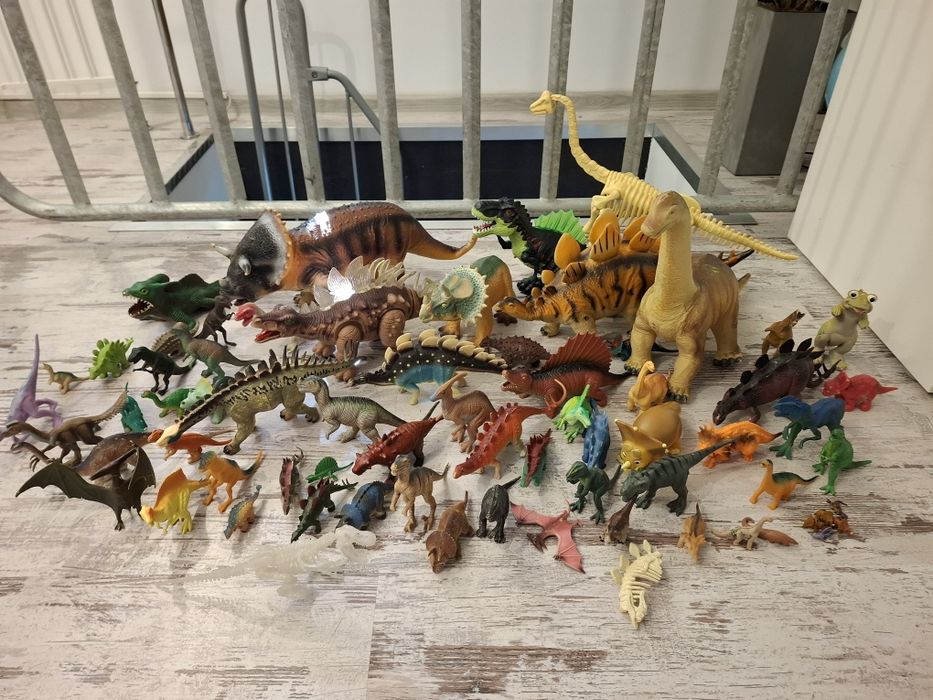 Kolekcja dinozaurów. Ponad 60 szt.