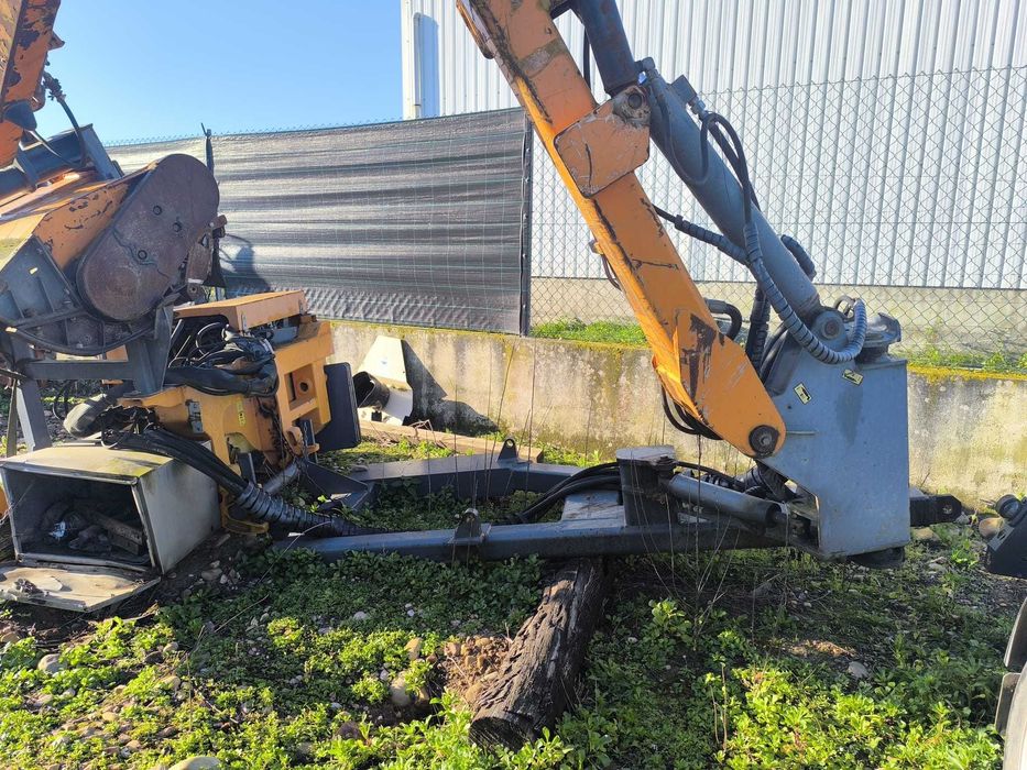 Trator de rodas Case IH JX 95 + Triturador Rousseau Velthéa