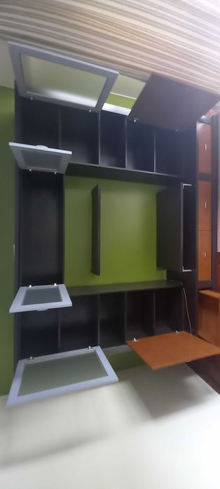 Conjunto de móvel de sala com mesa extensível e 4 cadeiras