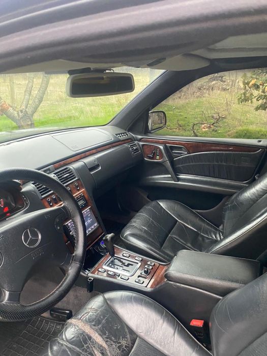 Мерс, очкарик 210