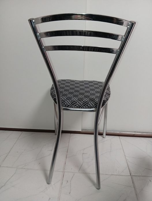 Стілець кухонний на металевому каркасі (хром)