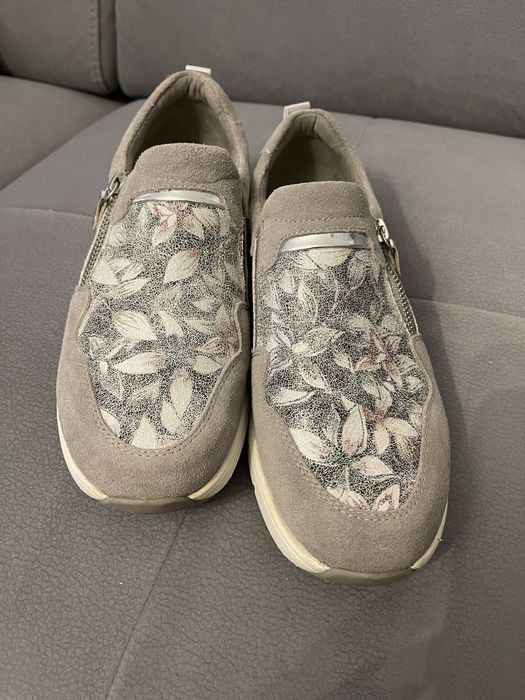 Buty zamszowe Monnari roz. 40 na szeroka stope, jak nowe