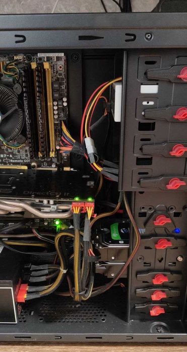 Компьютер + клавиатура в подарок (i7-4770k, SSD 120 Gb + HDD 4 Tb)