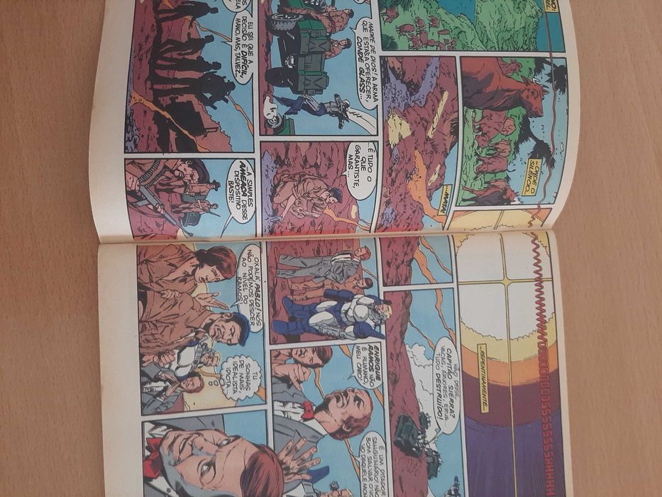 Livro BD - Liga da Justiça - Força de Intervenção