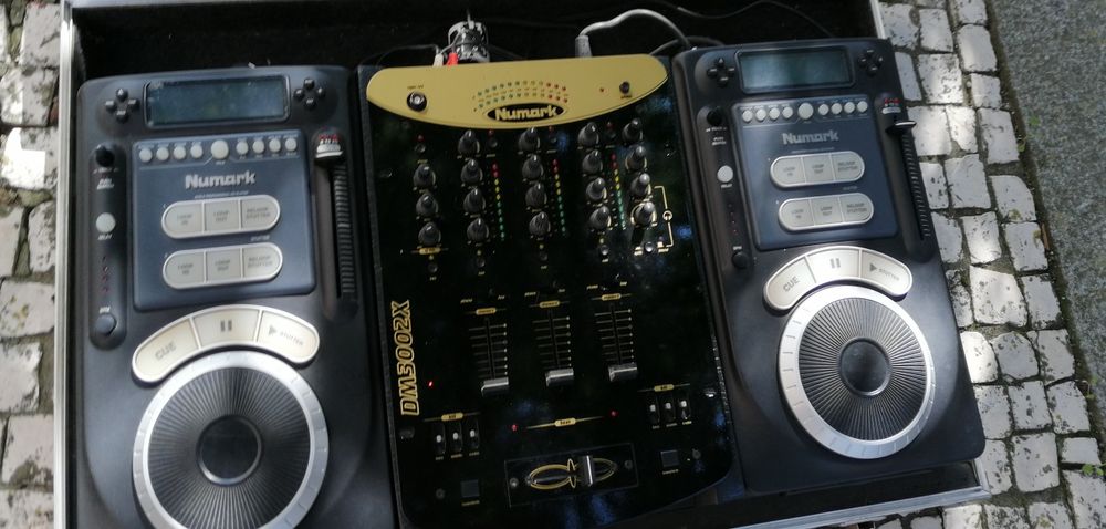 numark axis 9 + mesa DM3002x + case resistente64297831972227123