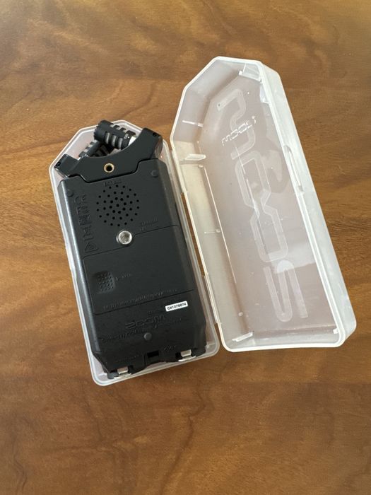 Zoom h4n pro з коробкою та кабелем