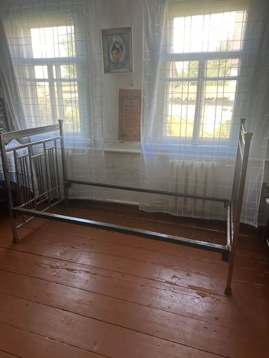 Ліжко  (кровать)