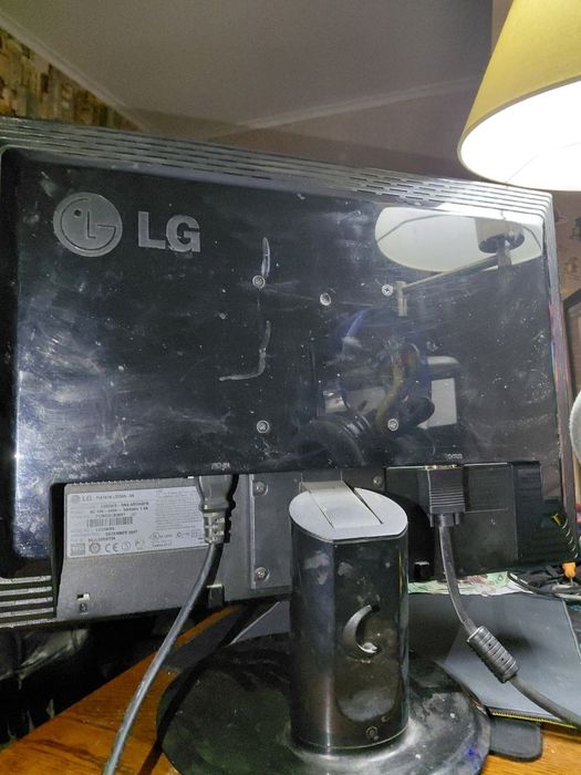 Монитор LG Flatron, модель W2042T.