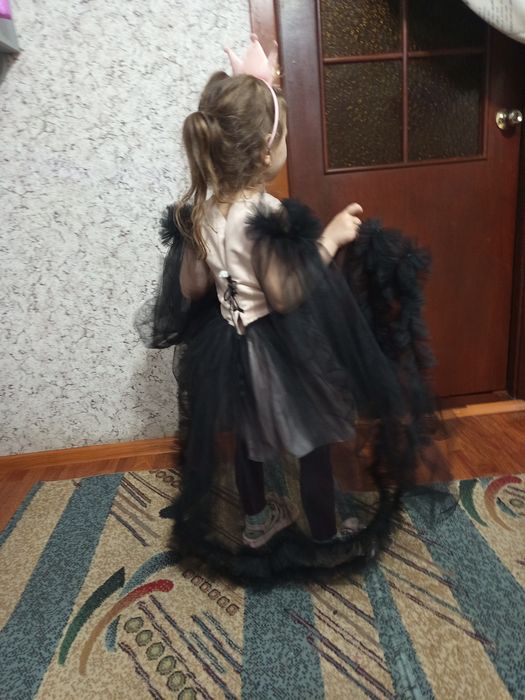 Випускна сукня ( карнавальна)