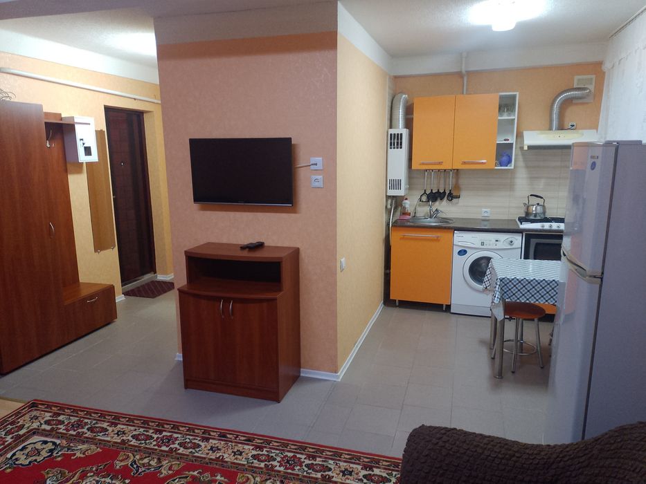 Сдаю 2-х комнатную квартиру-студию  в центре,Крытый рынок,ул.Парковая,