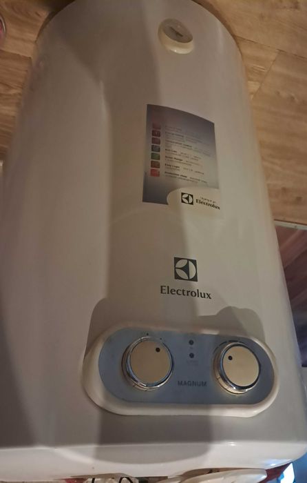 «Electrolux 80 л, бак не греет, на запчасти.