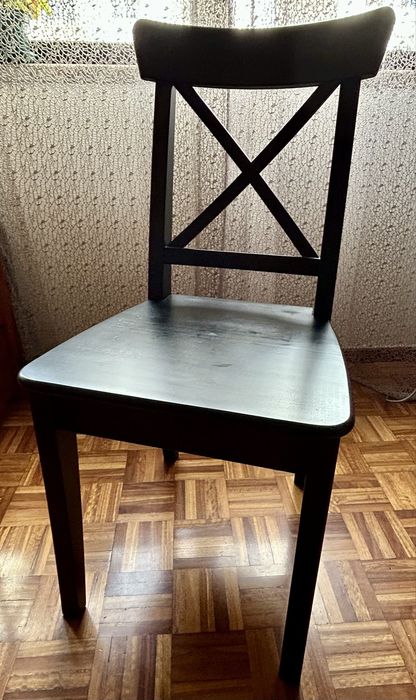 Mesa de jantar extensível em madeira sólida com 4 cadeiras