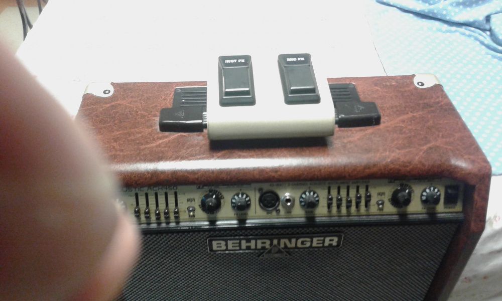 Amplificador guitarra acústica Behringer 45W 2 Canais