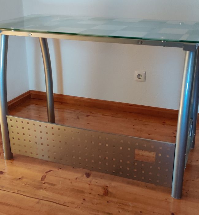 Mesa de Escritório em metal e tampo de vidro