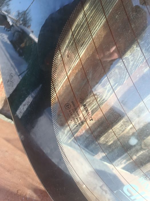 Продам заднє скло