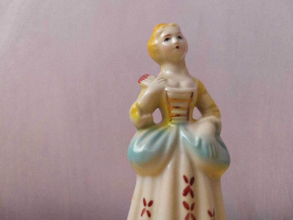винтажная фарфоровая статуэтка дамы.это изделие бренда H.C.F. London.