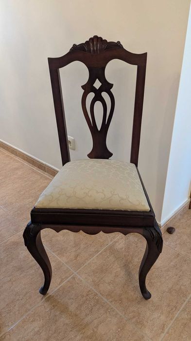 Mesa sala de jantar com cadeiras e cadeirões em óptimo estado
