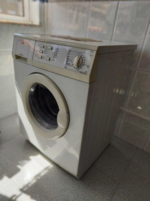 Máquina AEG Lavamat 52600 PARA PEÇAS (Eletrónica e Motor OK)