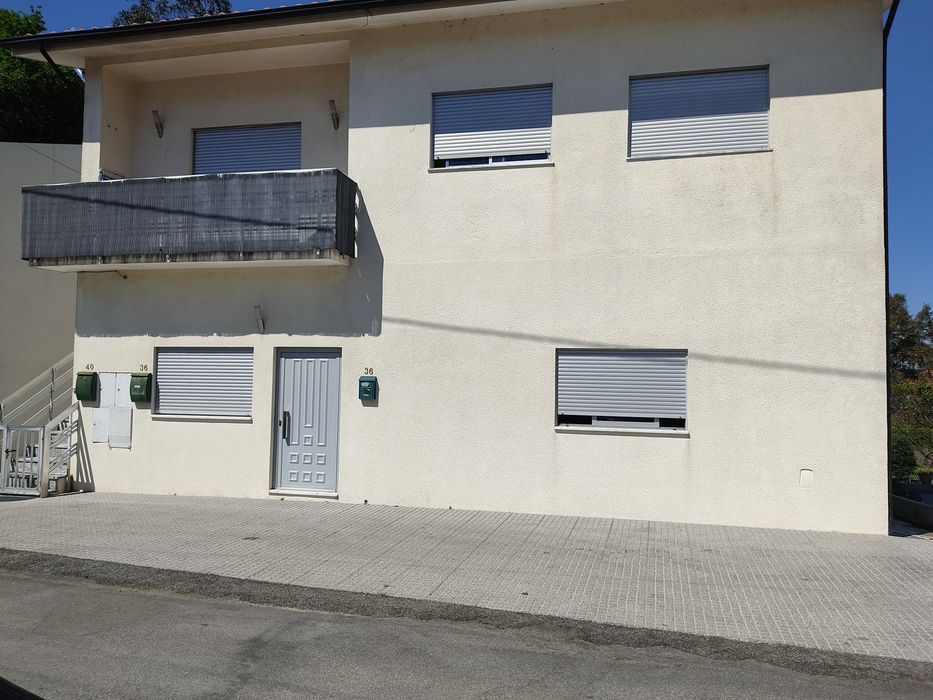 Andar Moradia T3 R/C Renovado (100m2). Equipado &climatizado.