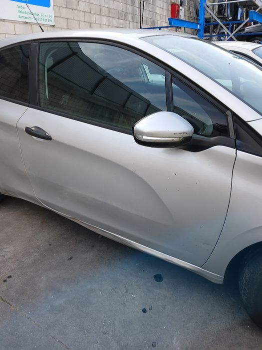 Porta frente direita PEUGEOT 208
