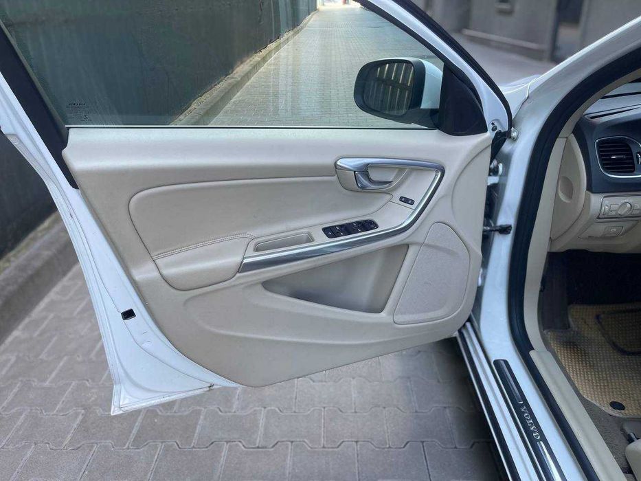Volvo V60 2.0 бензин