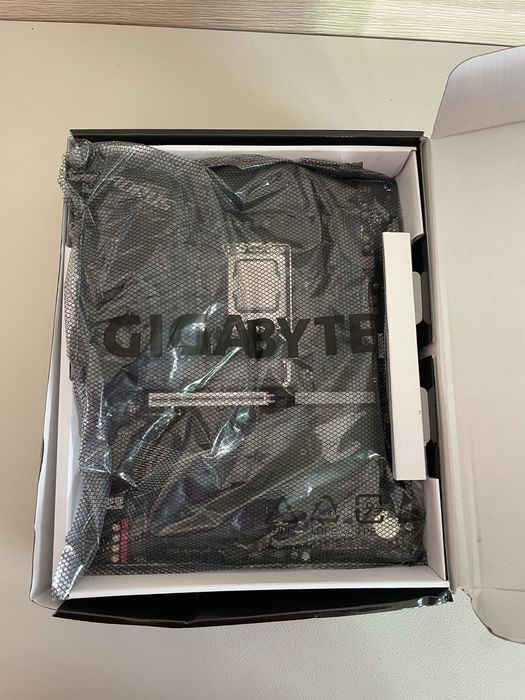 Motherboard z790 Aorus Elite AX + Intel i7 13700kf + watercooler