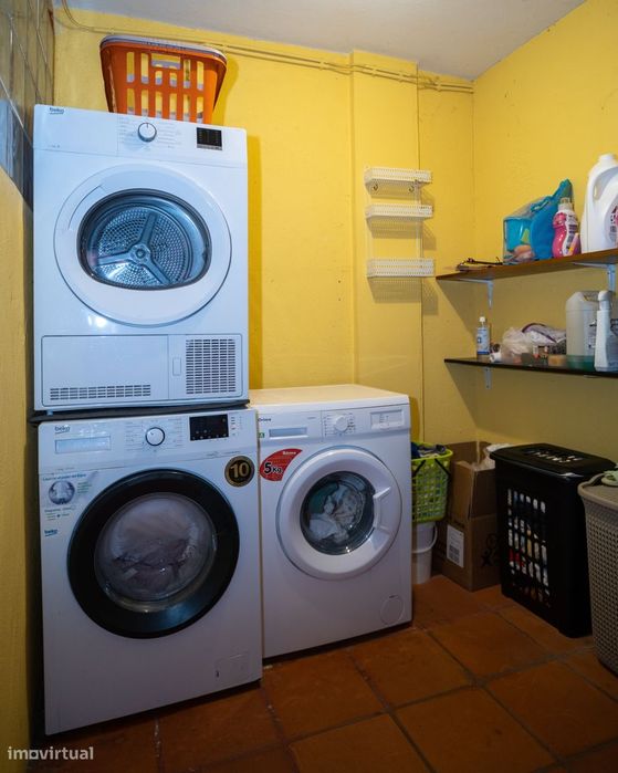Moradia Bifamiliar Duplex com Garagem, e Quintal Privado em  Foz Côa