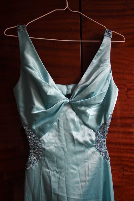 Сдам в аренду, продам голубое вечернее платье с вышивкой ручной работы