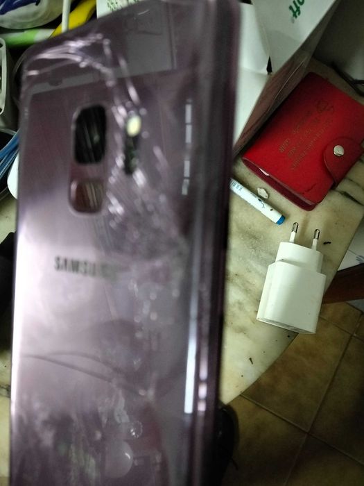 2 ou 5 telemóveis para peças ou reparação e um vidro