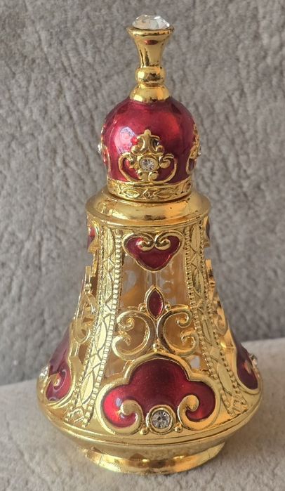 Piękny flakon, pojemnik, buteleczka na perfumy, w Dubajskim stylu.