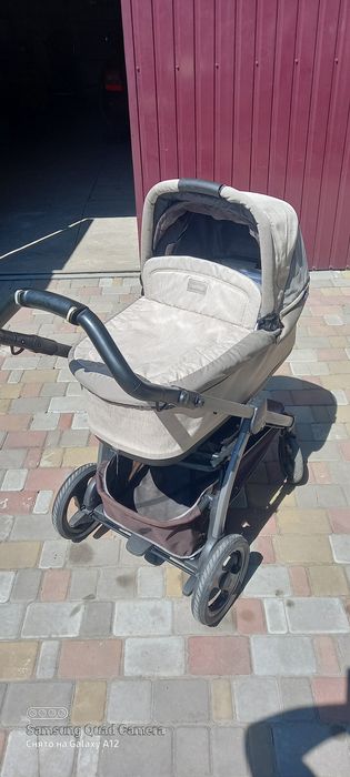 Дитяча коляска     .