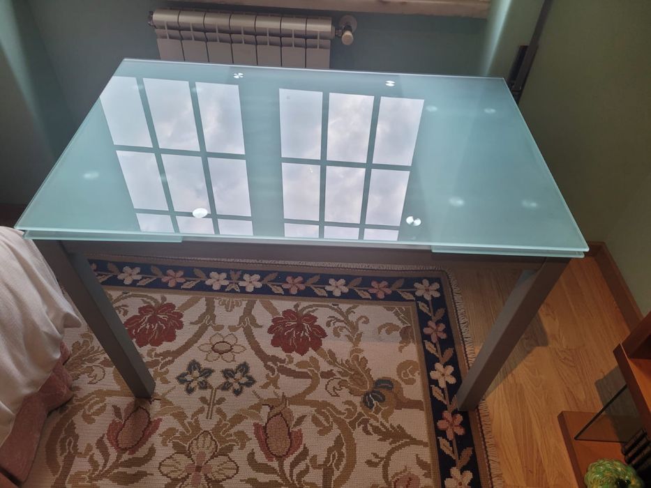 Mesa extensivel de vidro fosco