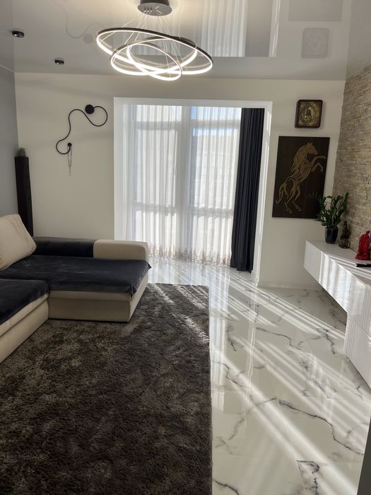 Двокімнатна квартира з меблями та технікою