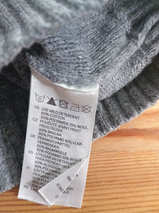 Sweter z domieszką wełny